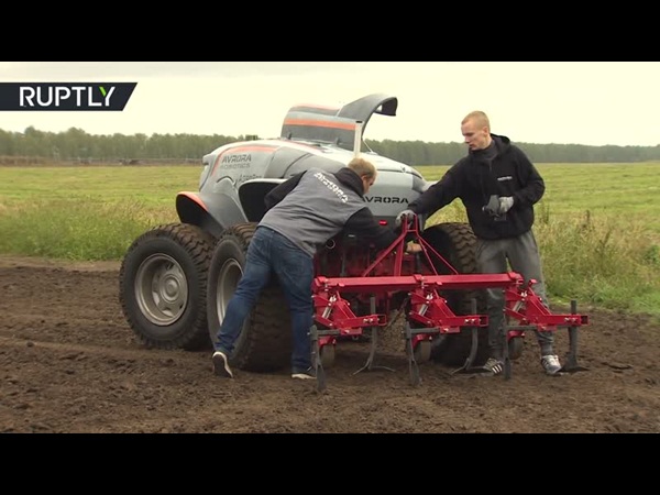 شاهد تجربة ناجحة لجرار ذاتي الحركة في روسيا